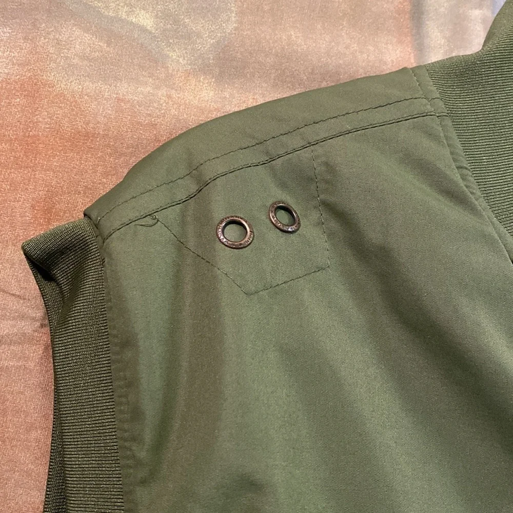 Born Fly puffer vest - Picture 8 of 16